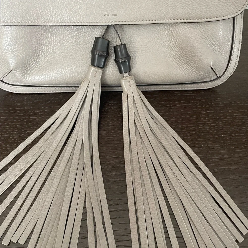 Authentic GUCCI Tasseled Lady Bamboo grey leather single flap crossbody bag. - Picture 3 of 16